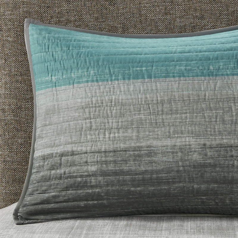 Juego de cama acolchado reversible a rayas en una bolsa de 8 piezas con juego de sábanas y almohada decorativa