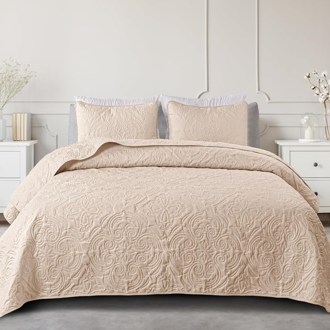 Reversible Damask Vintage Style Quilt Set - 3 Pcs All Season Coverlet Set