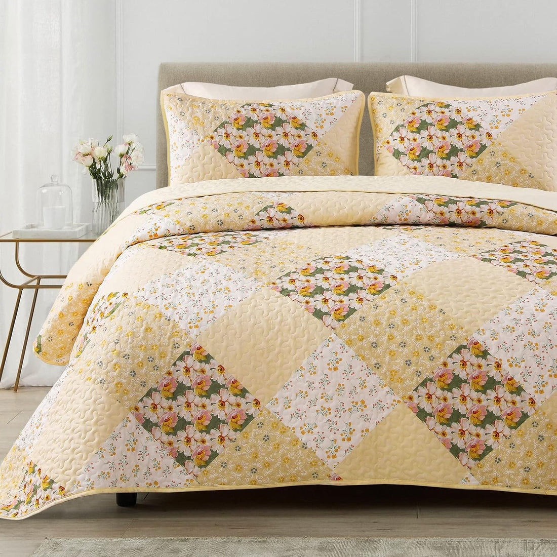 Reversible Floral Boho Patchwork Quilt Set - 3 Pcs All Season Bedspread