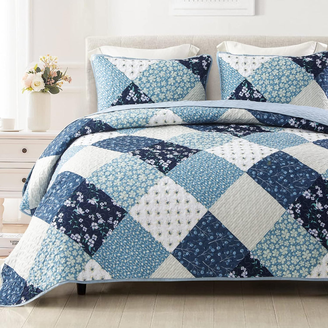 Reversible Floral Boho Patchwork Quilt Set - 3 Pcs All Season Bedding Set