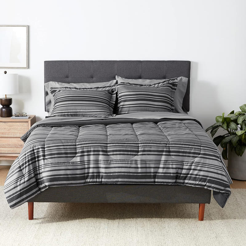 Juego de edredón tamaño matrimonial o queen con sábanas, 5 piezas, ropa de cama Calvin Stripe gris, microfibra liviana, Bed-in-a-Bag 