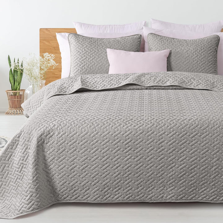 All Season Lightweight Basket Quilt Bedding Set - 3 Pcs. with Pillow Shams
