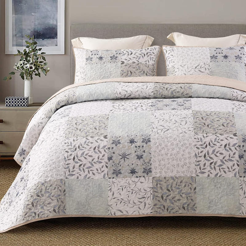 Reversible Floral Patchwork Boho Quilt Set - 3 Pcs All Season Bedspreads