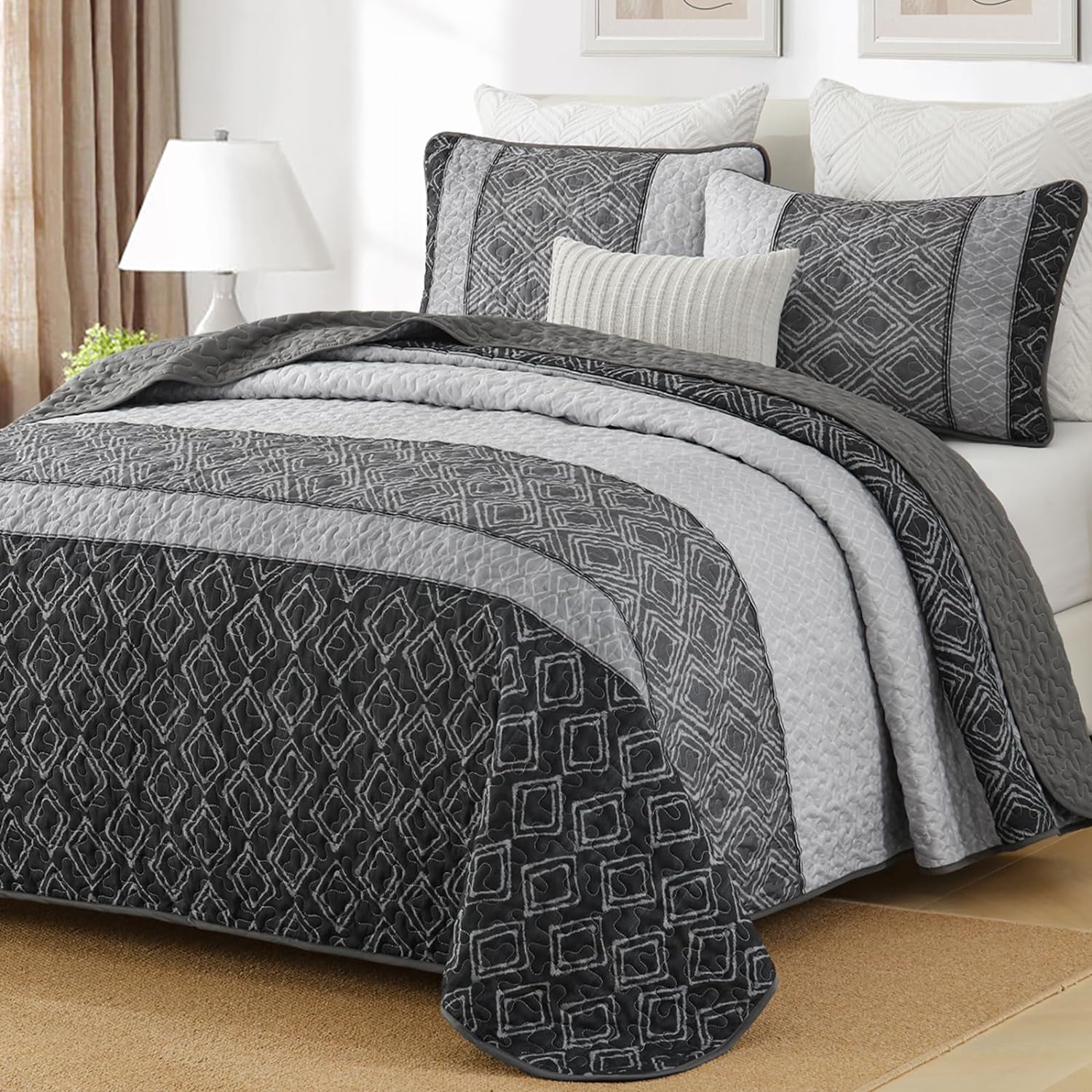 Striped Geometric Boho Quilt Set - 3 Pcs Ultra-Soft Bedspread Set