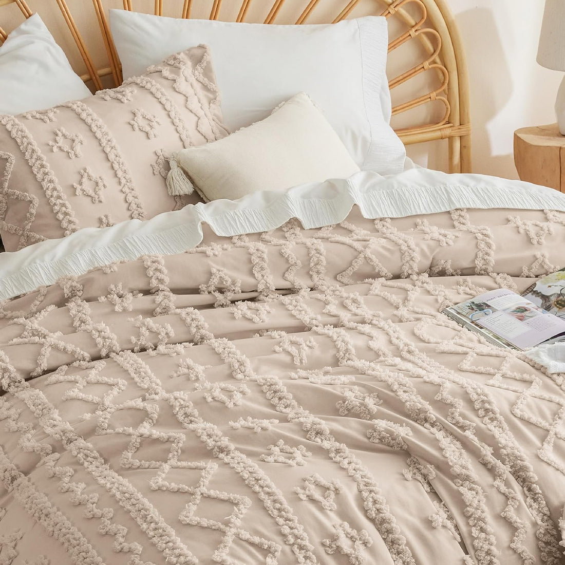 Tufted Boho Comforter Set Queen Size - Khaki Boho Bedding Comforter Set, 3 Pieces Farmhouse Shabby Chic Embroidery Bed Set, Gifts for Woman, Soft Jacquard Comforter for All Seasons