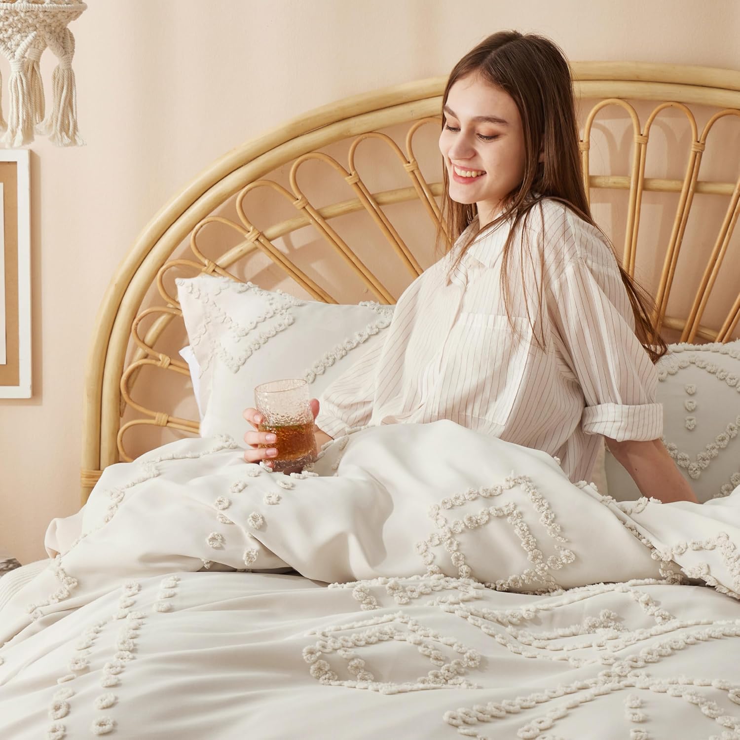 Queen Comforter Set - White Comforter, Boho Tufted Shabby Chic Bedding Comforter Set, 3 Pieces Vintage Farmhouse Bed Set for All Seasons, Fluffy Soft Bedding Set with 2 Pillow Shams