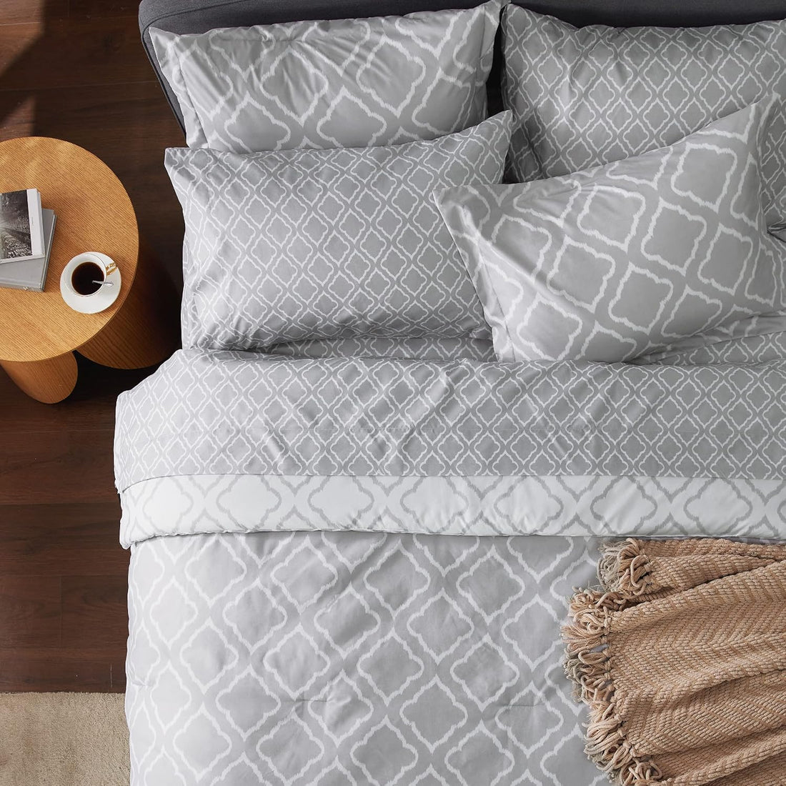 Juego de cama reversible Quatrefoil en una bolsa: juego de 7 piezas de edredón geométrico gris