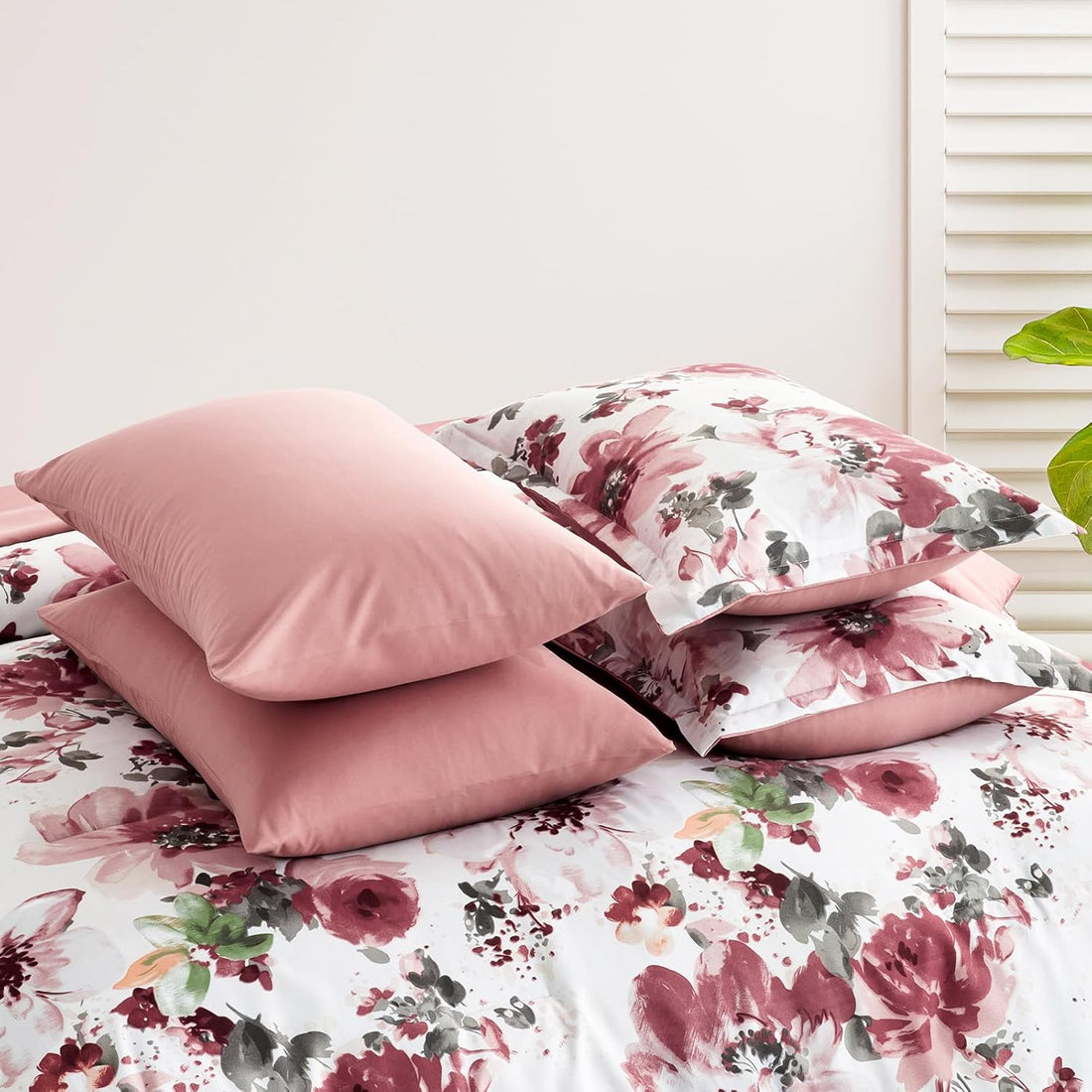Juego de cama con flores en una bolsa: juego de edredón completo para todas las estaciones con 7 piezas de flores rosas