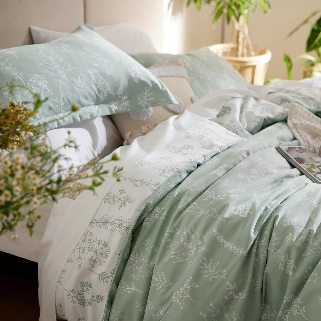 Queen Comforter Set - Sage Green Comforter, Cute Floral Bedding Comforter Sets, 3 Pieces, 1 Soft Reversible Botanical Flowers Comforter and 2 Pillow Shams