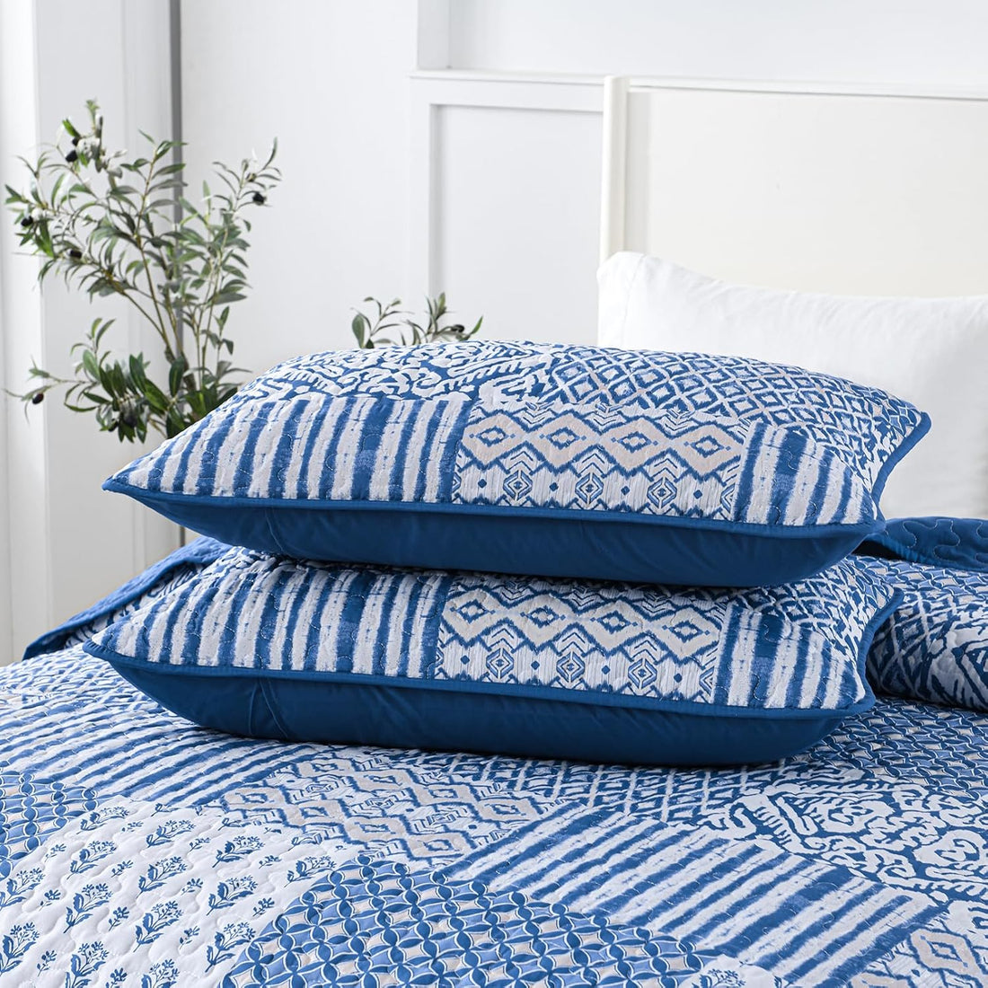 Floral Boho Geometric Patchwork Quilt Set - 3 Pcs Coverlet Set