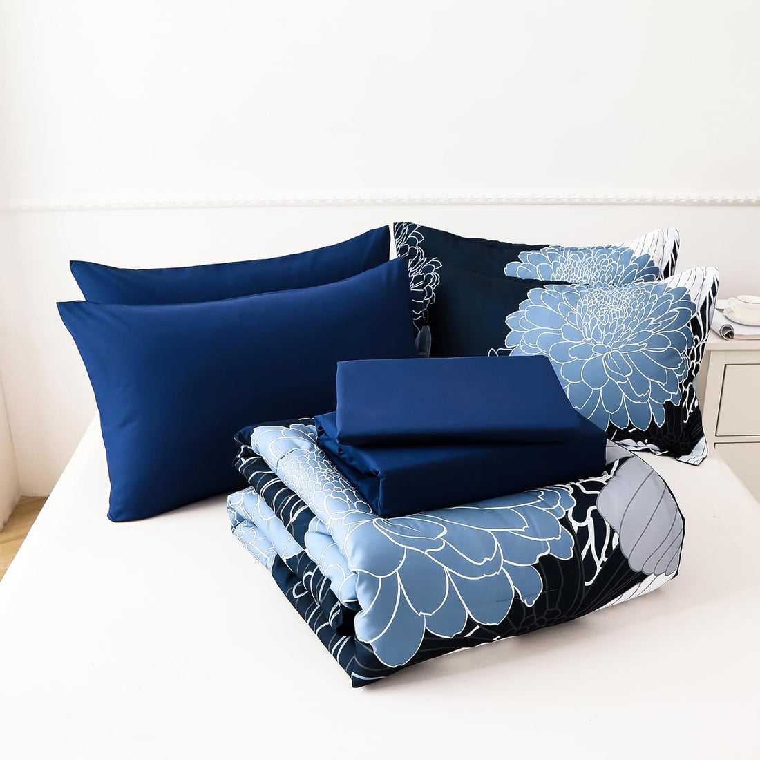Juego de cama con estampado floral en una bolsa: juego de edredón para todas las estaciones con estampado de flores azules de 7 piezas
