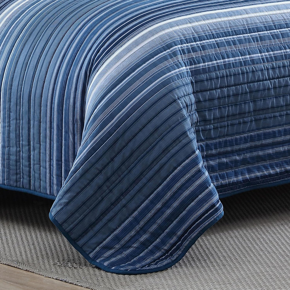 Reversible Cotton-Blend All Season Quilt Set - 3 Pcs Bedding Set w/ Matching Shams