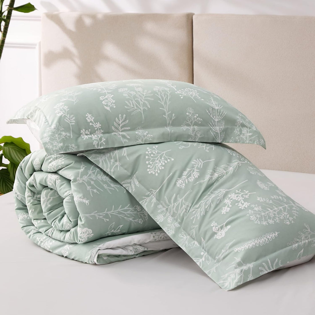 Queen Comforter Set - Sage Green Comforter, Cute Floral Bedding Comforter Sets, 3 Pieces, 1 Soft Reversible Botanical Flowers Comforter and 2 Pillow Shams