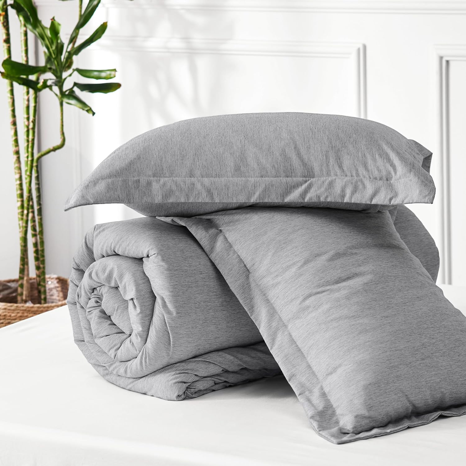 Grey Comforter Queen Size, Soft Bedding for All Seasons, Cationic Dyed Bedding Set, 3 Pieces, 1 Comforter (90"x90") and 2 Pillow Shams (20"x26"+2")