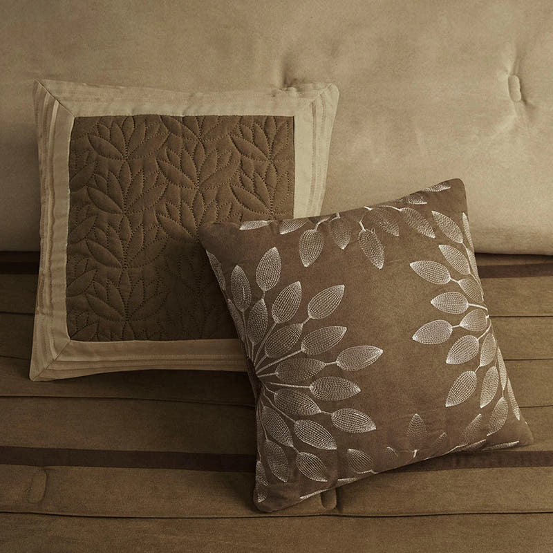 奢华绒面革条纹床品袋装 - 7 件，含配套枕套、床裙