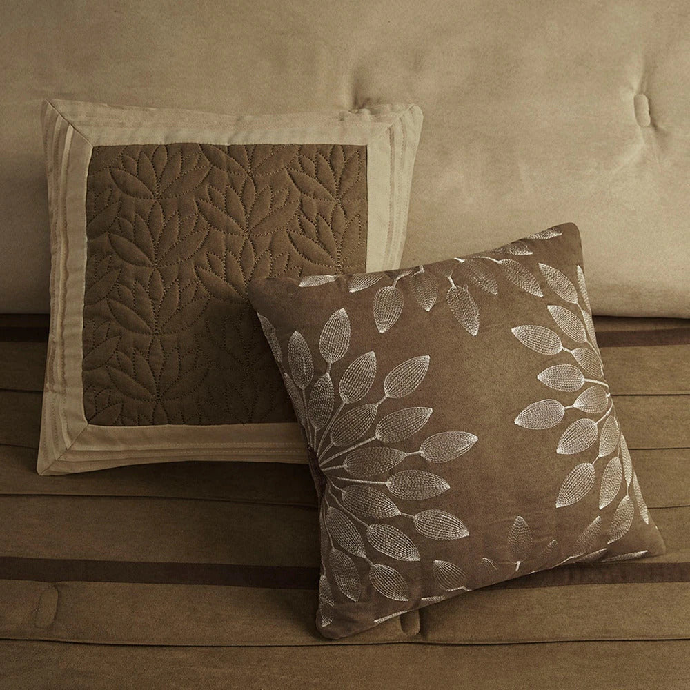 Juego de cama de gamuza de lujo con detalles a rayas en una bolsa: 7 piezas con fundas a juego y faldón de cama